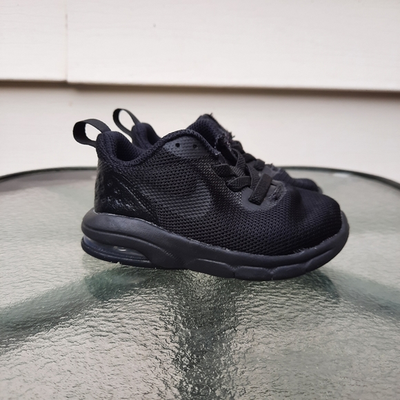 NIKE AIR MAX MOTION LOW KID'S Size 5C, 917652-001 - Picture 1 of 9